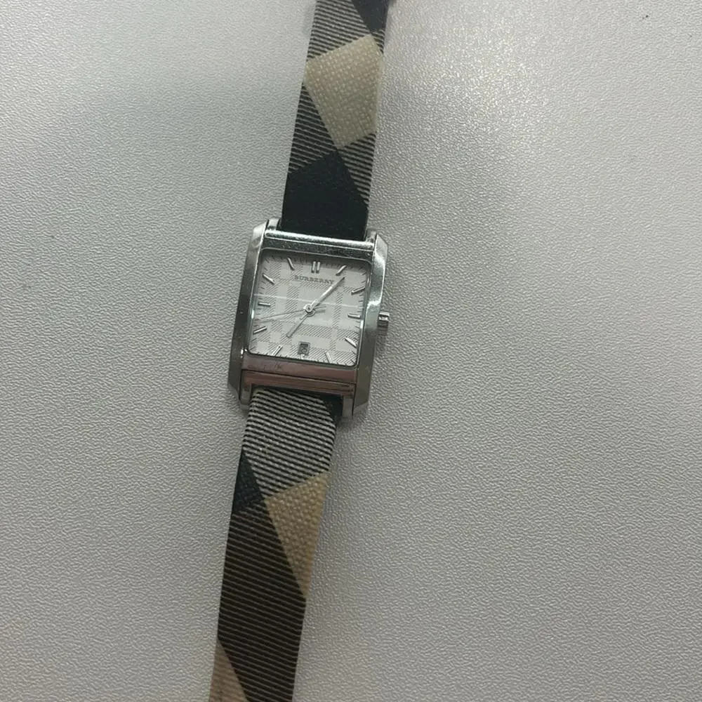Women Burberry Watch - Picture 2 of 5